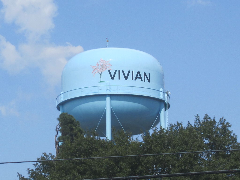 1024px-Vivian_water_tower_IMG_5196